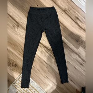 Beyond Yoga leggings. charcoal color. size medium. high rise. nwot